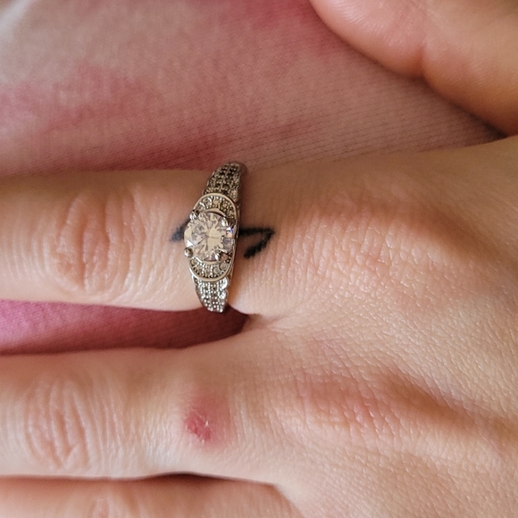 Silver style ring - Picture 2 of 3